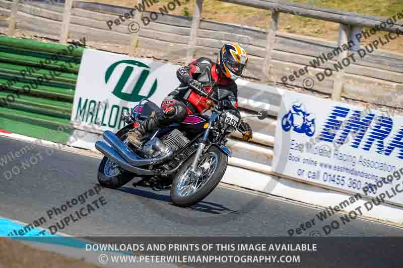 Vintage motorcycle club;eventdigitalimages;mallory park;mallory park trackday photographs;no limits trackdays;peter wileman photography;trackday digital images;trackday photos;vmcc festival 1000 bikes photographs